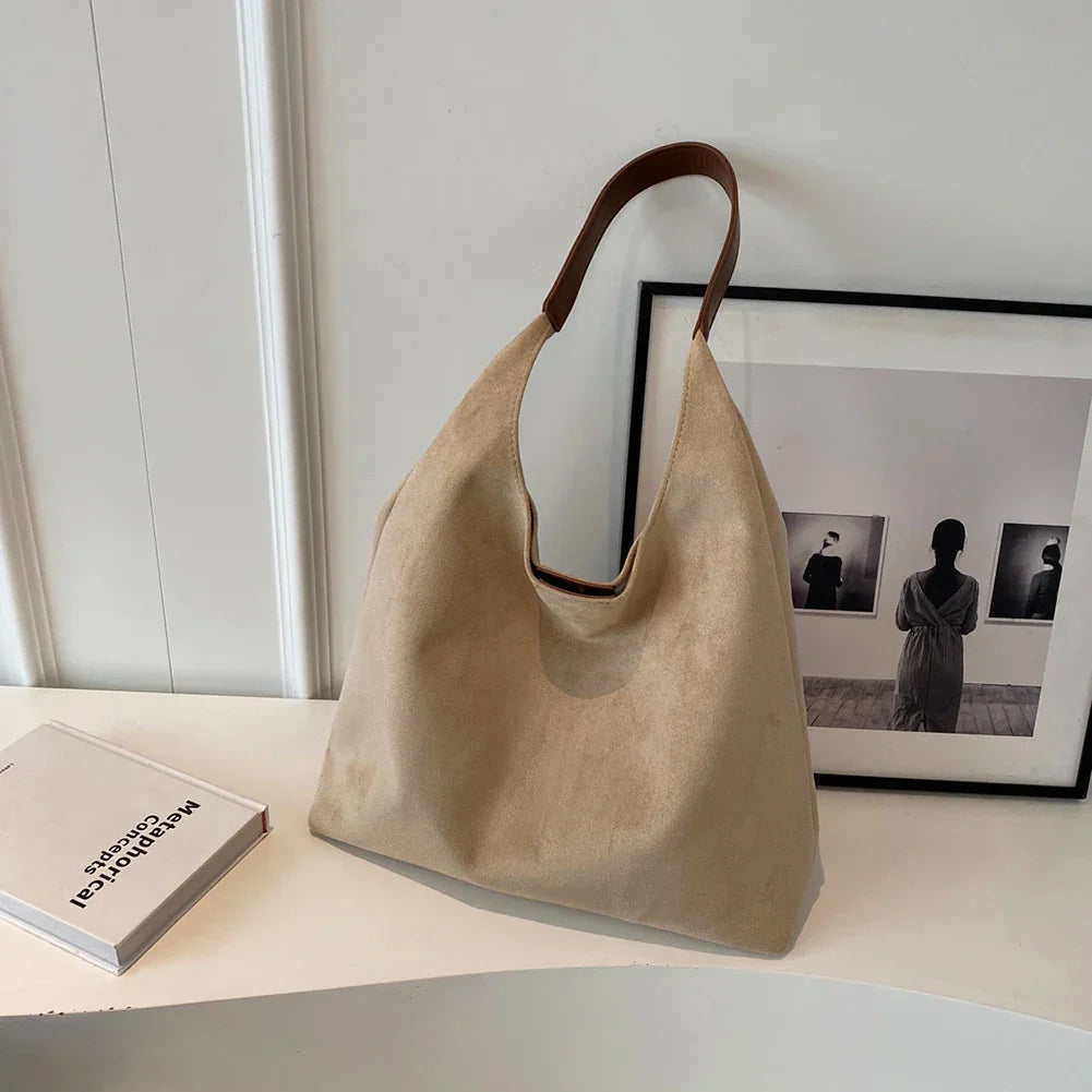 Jade™ | Lyxig Mocka Tote med Höstkänsla & Funktionell Design