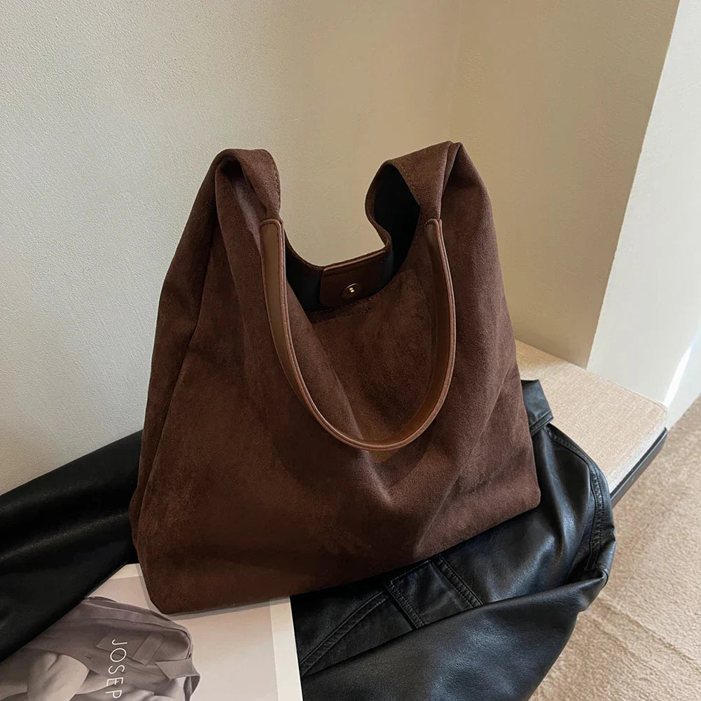 Jade™ | Lyxig Mocka Tote med Höstkänsla & Funktionell Design