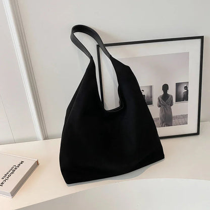 Jade™ | Lyxig Mocka Tote med Höstkänsla & Funktionell Design