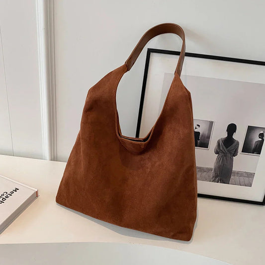 Jade™ | Lyxig Mocka Tote med Höstkänsla & Funktionell Design