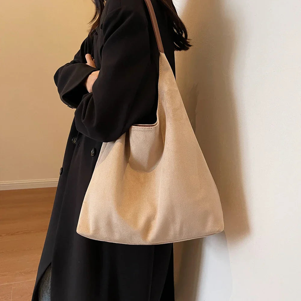 Jade™ | Lyxig Mocka Tote med Höstkänsla & Funktionell Design