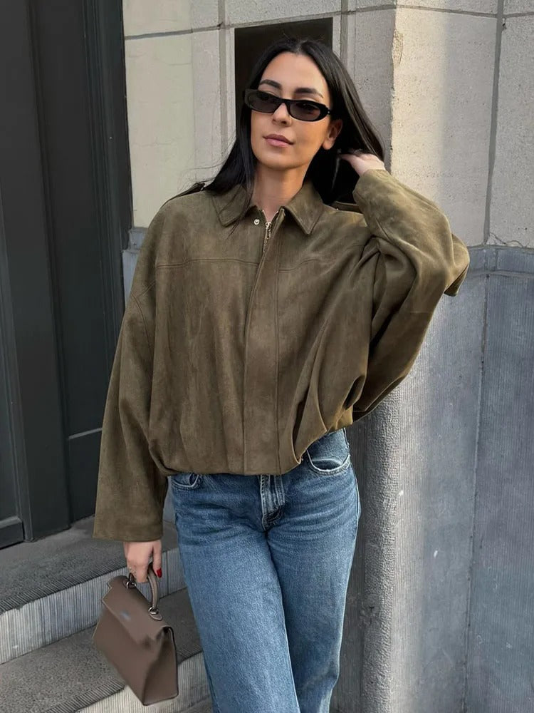 Evergreen Suede Bomber™ | Lyxig mockajacka för varje tillfälle