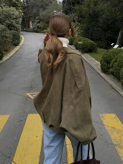 Evergreen Suede Bomber™ | Lyxig mockajacka för varje tillfälle