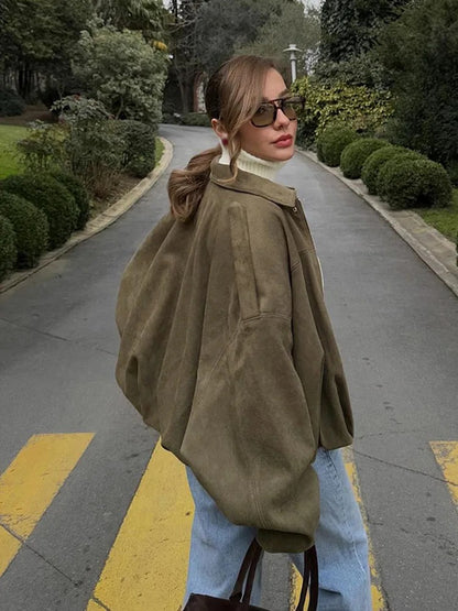 Evergreen Suede Bomber™ | Lyxig mockajacka för varje tillfälle