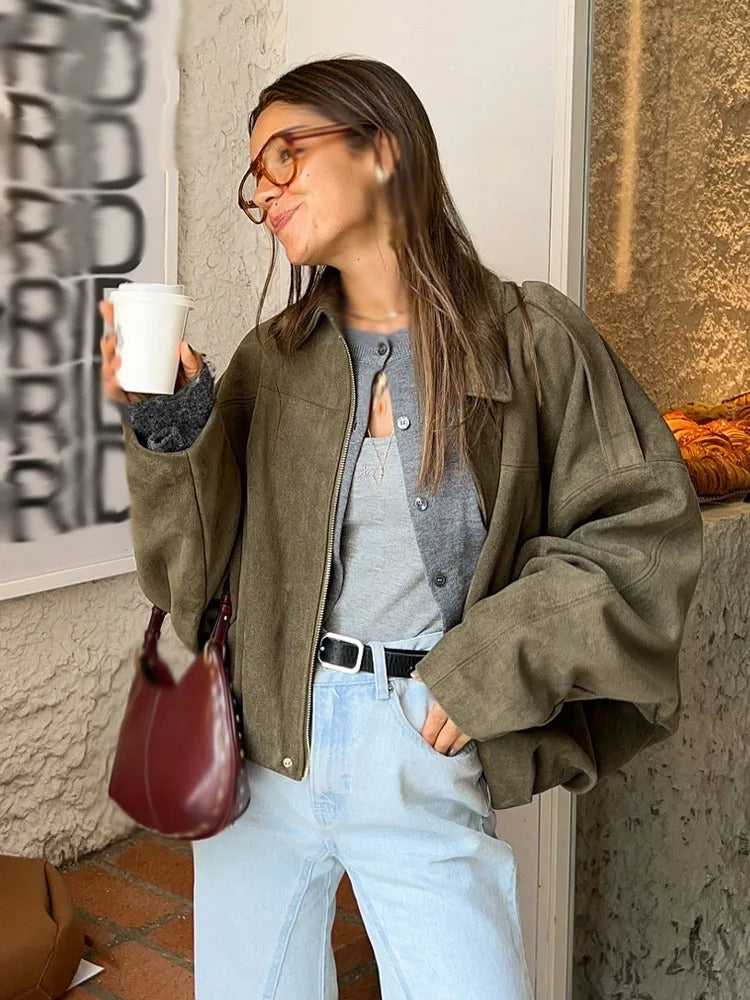 Evergreen Suede Bomber™ | Lyxig mockajacka för varje tillfälle